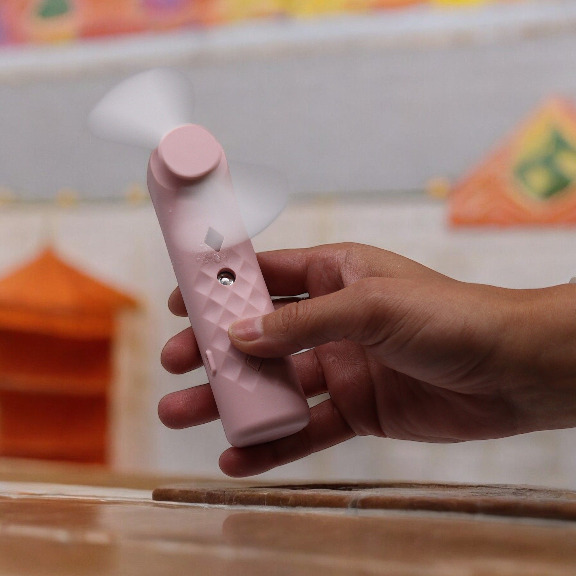 Ventilatore per il viso con nebulizzazione fine rosa e spray - ricaricabile tramite USB