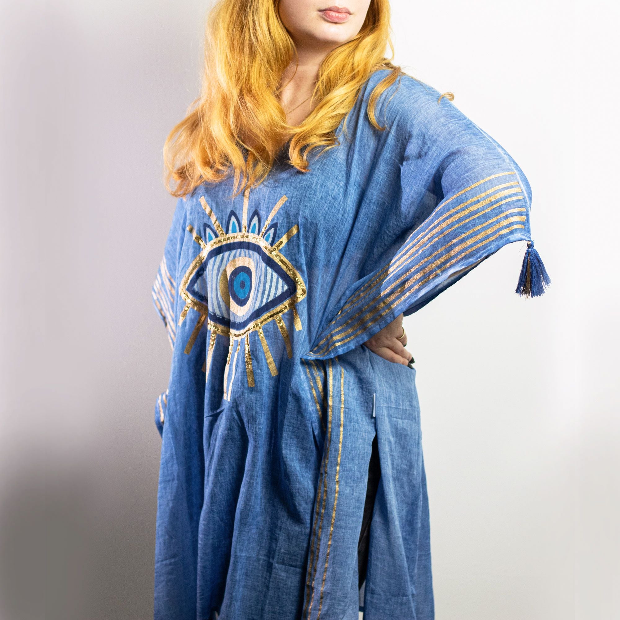 Caftano Nomad Sari – Blu intenso e stampa dorata del malocchio