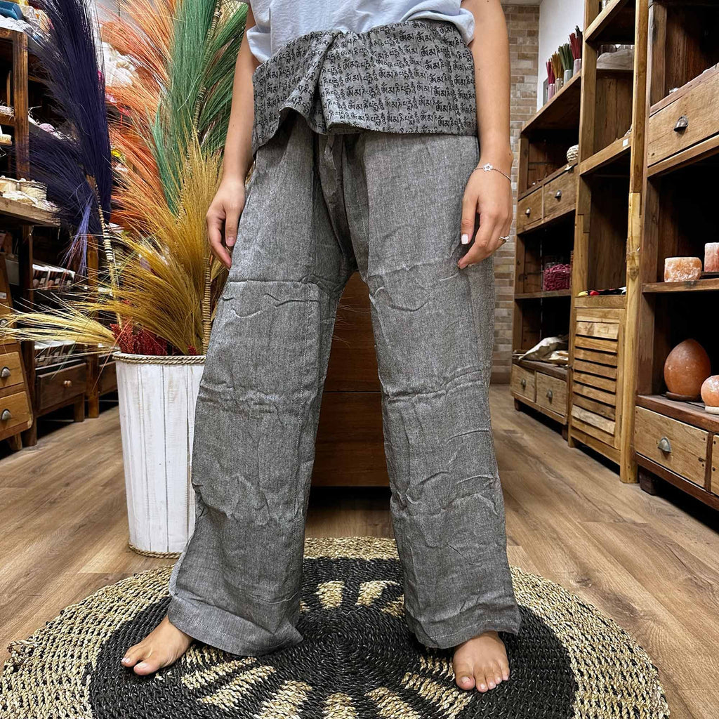 Yoga- und Festivalhosen – Thai Fisherman Mandala Mantra auf Grau