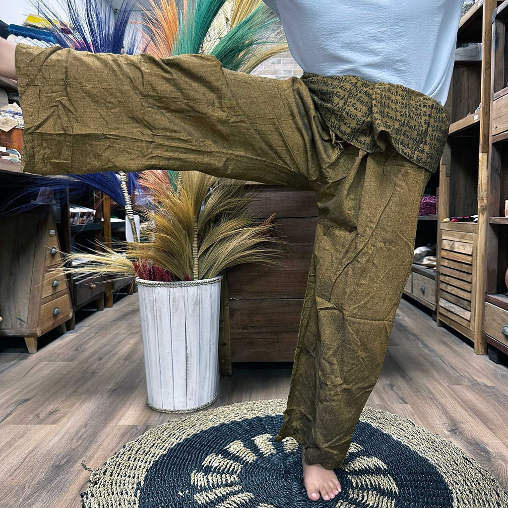Yoga- und Festivalhosen – Thai Fisherman Mandala-Mantra auf Orange