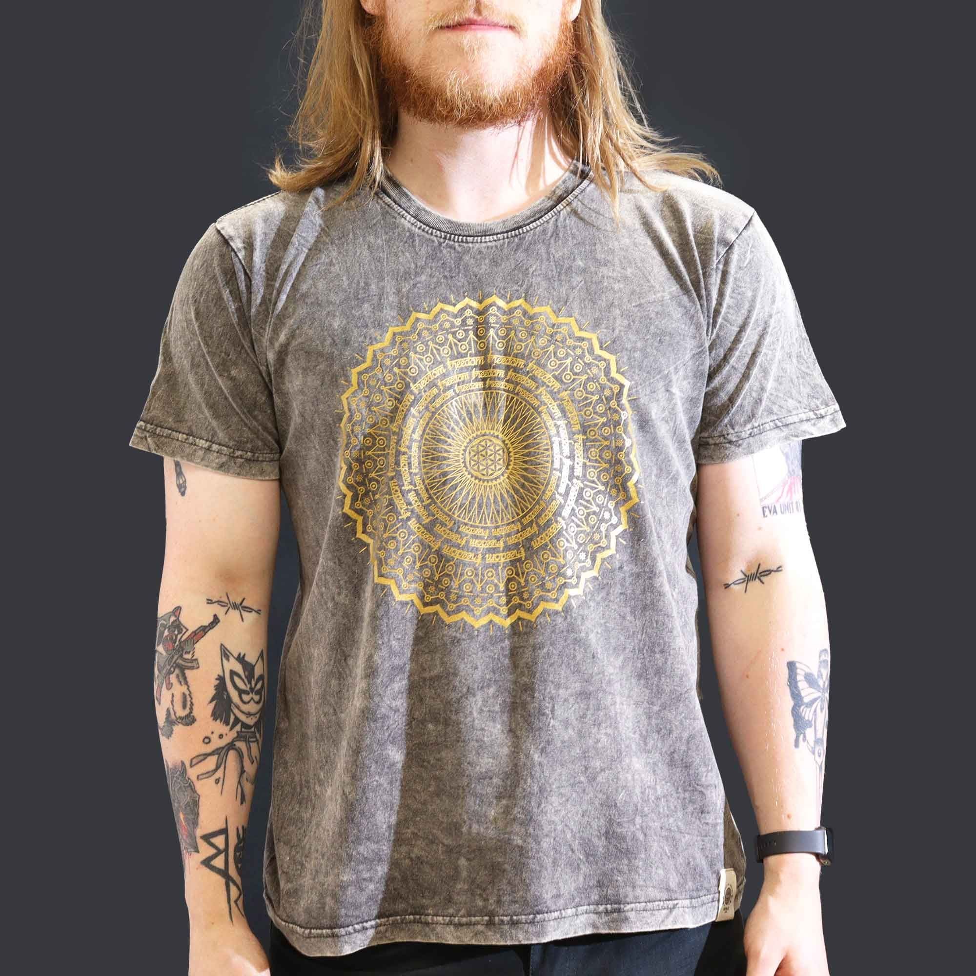 T-shirt in cotone stonewashed Nomad Sari – Mandala – Grigio scuro – Grande