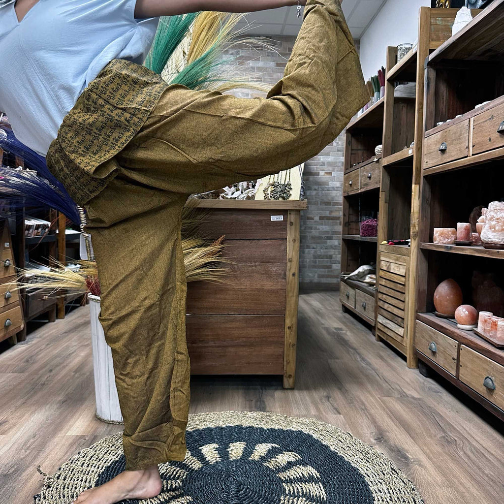 Yoga- und Festivalhosen – Thai Fisherman Mandala-Mantra auf Orange