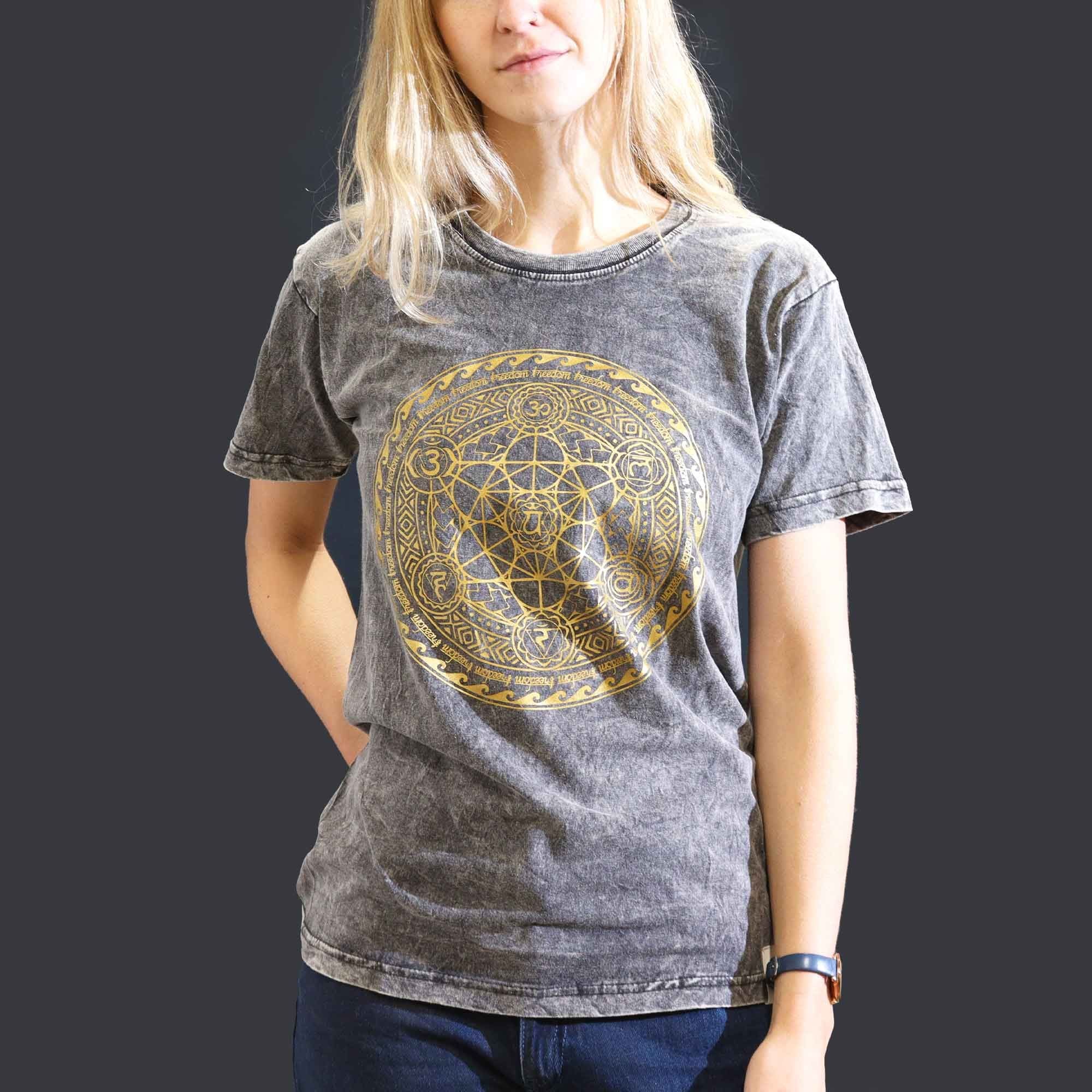T-shirt in cotone stonewashed Nomad Sari – Chakra – Grigio scuro – Piccolo